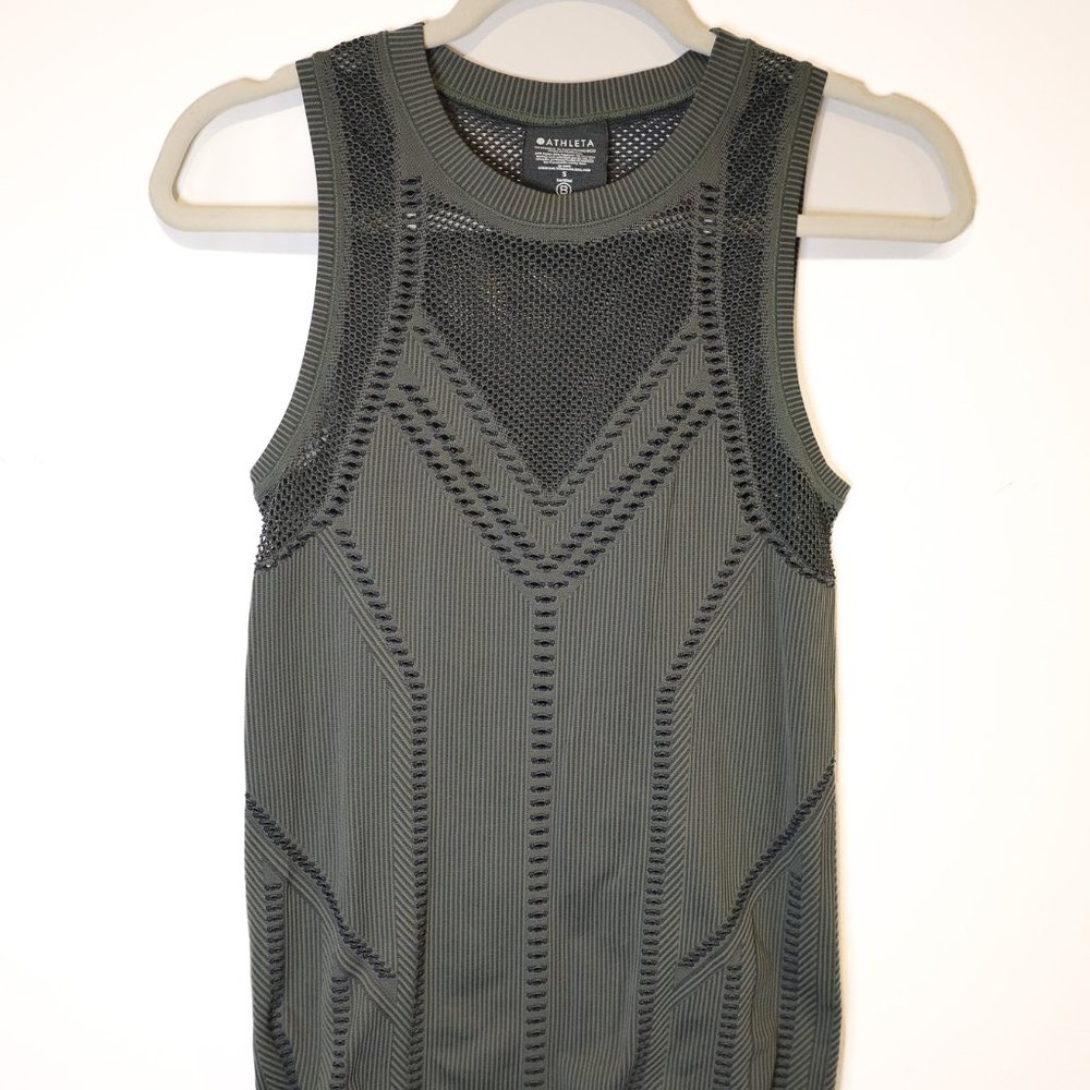 Athleta Oxygen Two Toned Olive Green Seamless Mesh Sleeveless Tank | Size S
